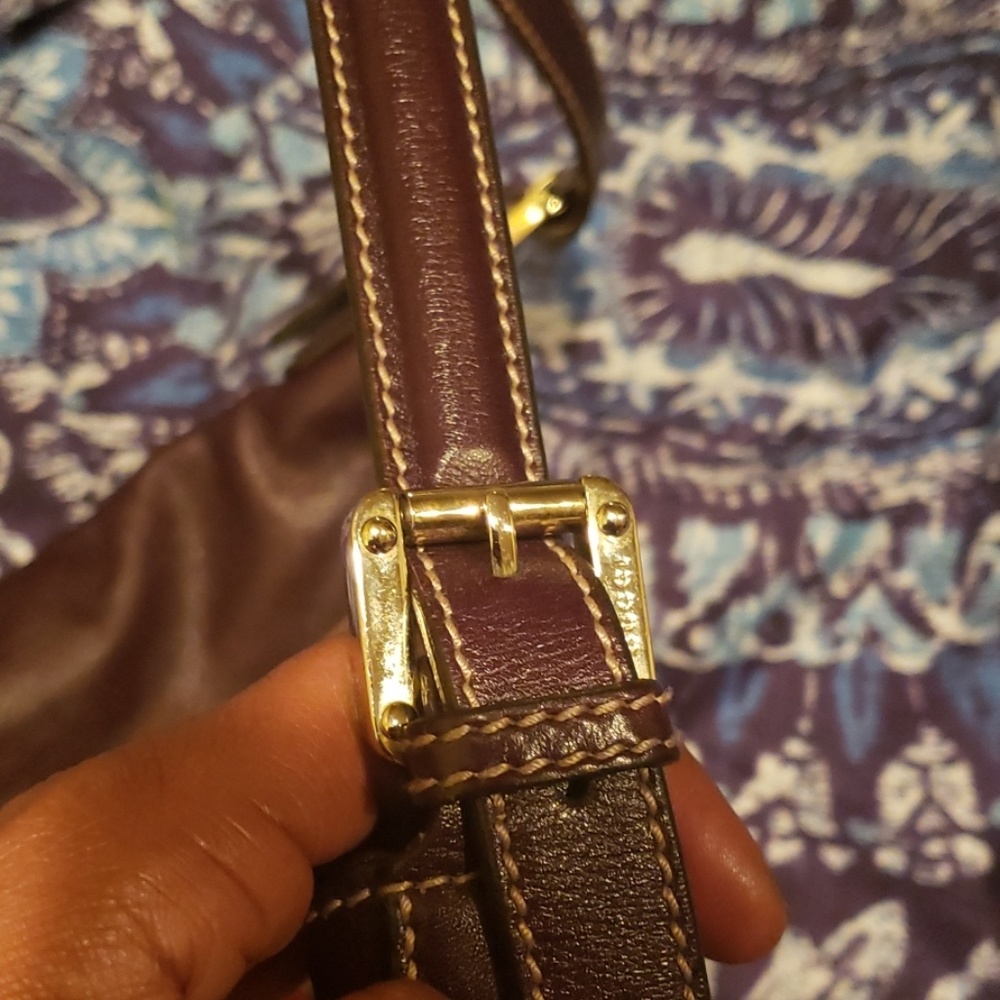 Beautiful soft brown leather. Beautiful gold that has no scratches. - Picture 7 of 8